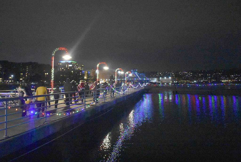 Spe-shell holiday lights featured in Renton