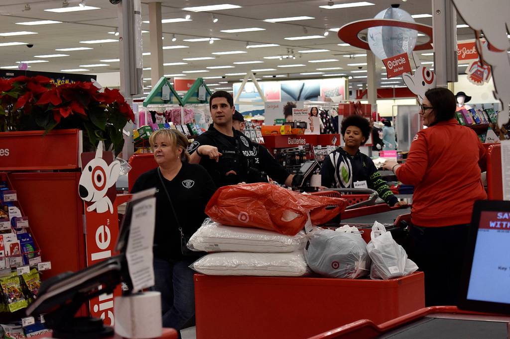 Renton kids get to holiday shop thanks to local police