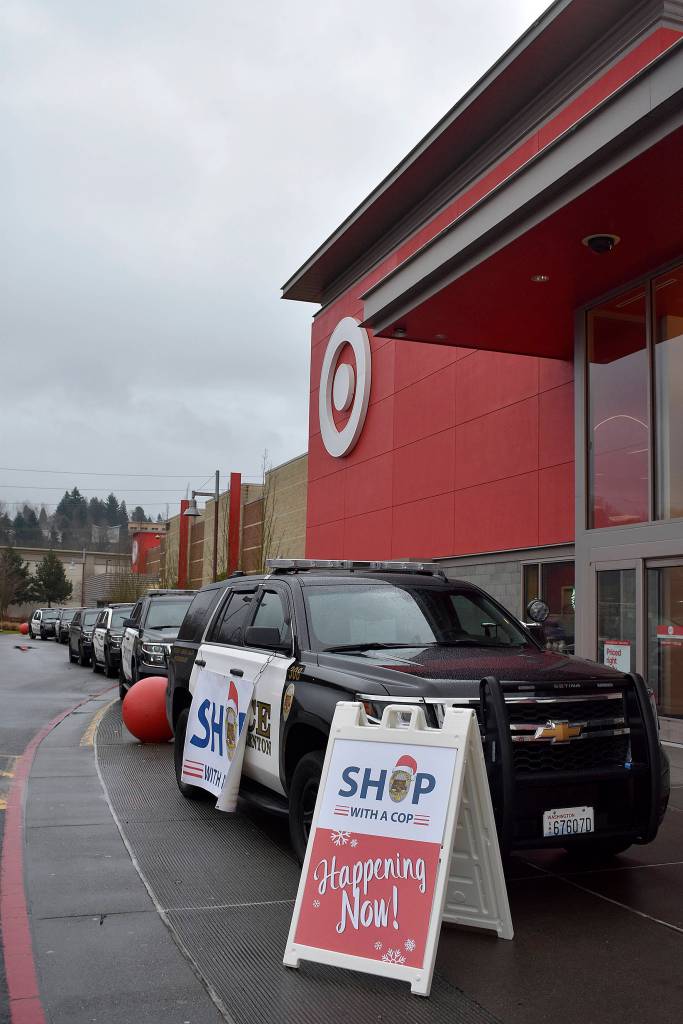 Renton kids get to holiday shop thanks to local police