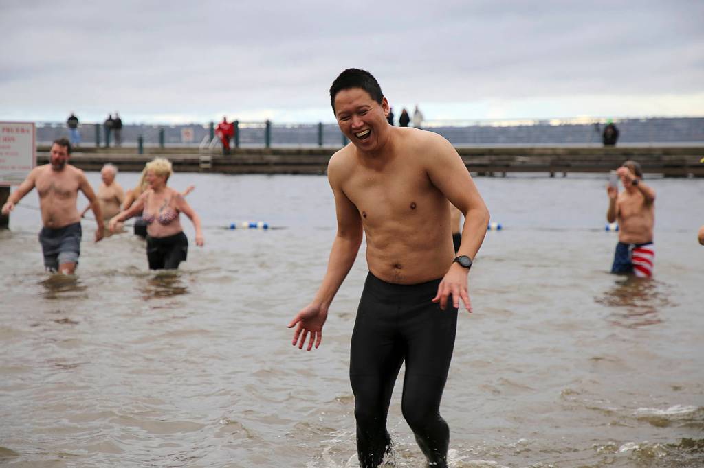 Renton residents take the plunge