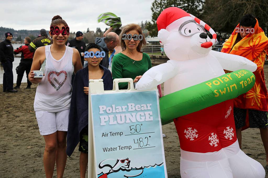 Renton residents take the plunge