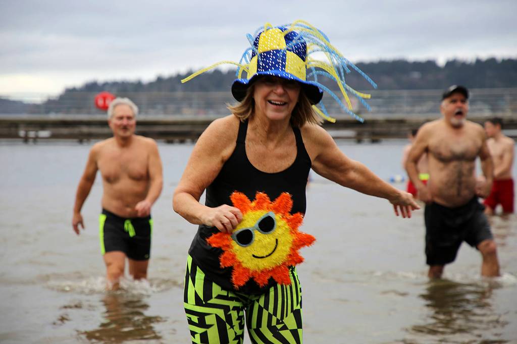 Renton residents take the plunge