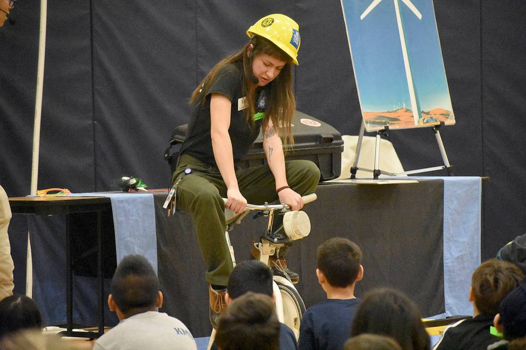 Photo by Haley Ausbun. Students at Highlands Elementary School saw STEM in a new, fun way with the Pacific Science Center Science on Wheels visit. During the visit, Amazon representatives announced a $2 million donation to two nonprofits.