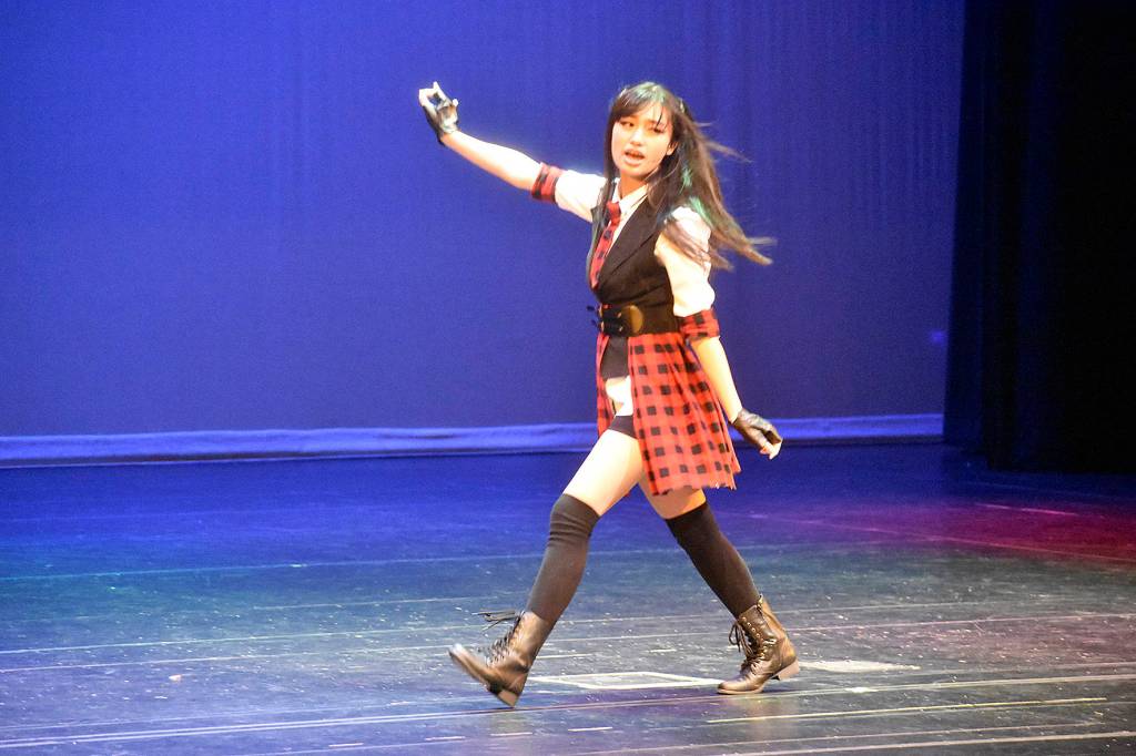 Renton High shows off its culture