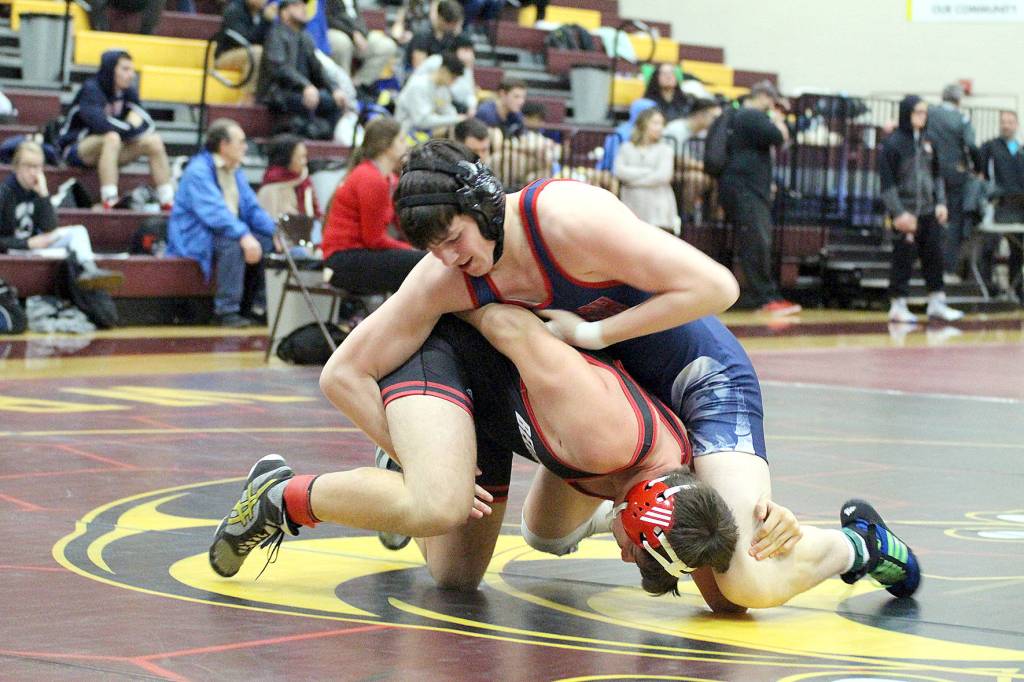 Lindbergh High Schools Jeff Myers versus Bellingham High School.                                 Photo by Vicki Maddy.