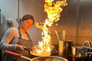 At Rentons Rice N Curry youll find delicious, traditional and healthy dishes cooked from scratch.