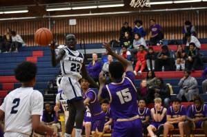 Eagle point guard sophomore John Choul dishes off a dime to freshman James Huff. Ben Ray/Sound Publishing