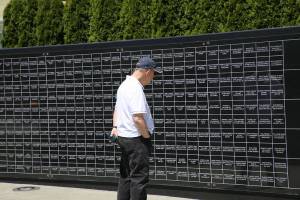A man reads the names of U.S. veterans at Rentons Veterans Memorial Park. Photo courtesy of the City of Renton.