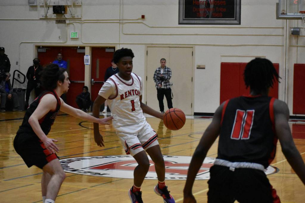 Renton sophomore Dennis Johnson test the Sammmish defense. Ben Ray / The Reporter