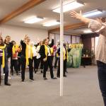 Director Paula Davis leads Song of Seattle during a weekly rehearsal. Bailey Jo Josie / Renton Reporter