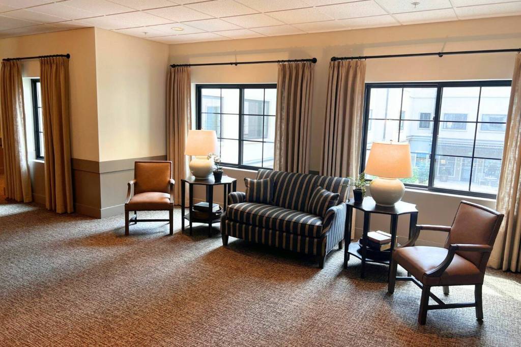 Hallway furniture at the Weatherly Inn. Cameron Sheppard / Renton Reporter