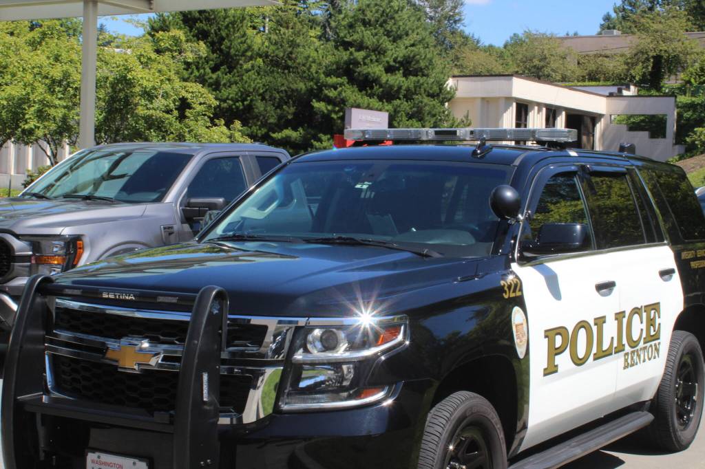 Officer Patrick Lantagne parks in front of the emergency department of Valley Medical Center after a drive-by shooting victim drove himself to the hospital after being shot twice. (Photos by Benjamin Leung/Renton Reporter)