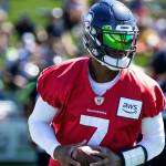 Seahawks QB Geno Smith keeps his eyes down field. (Maria Dorsten Photography)