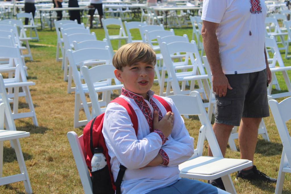 Photo by Bailey Jo Josie/Sound Publishing
A young boy sings along with the Ukrainian National Anthem.