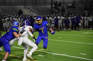 Senior Devaughn Daniels tries to avoid aa Kang tackler. Ben Ray / The Reporter