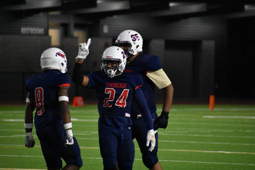Dayday Henderson wags his finger in celebration after a sack. Ben Ray / The Reporter