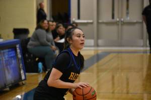 Mia McCarthy takes a three-pointer at Auburn Mountainview. Ben Ray / The Reporter