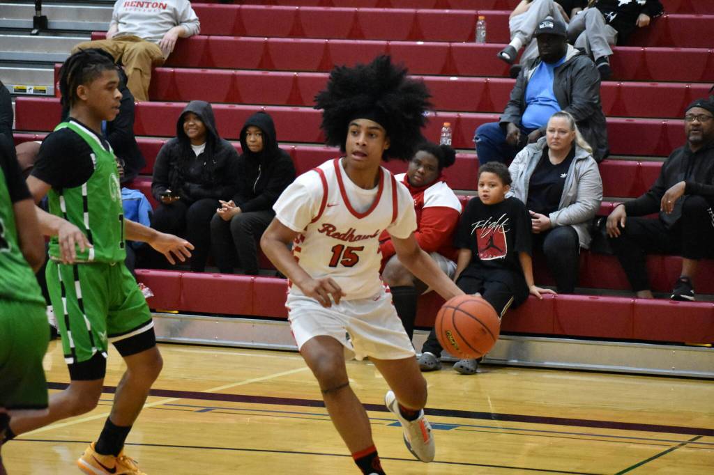 Micah Ili-Meneese (freshman) dribbles down the baseline. Ben Ray / The Reporter