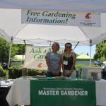Master Gardeners at the Renton Farmers Market. From left to right: Regee Costanzo and Regina Austin. Photos courtesy Annika Hauer