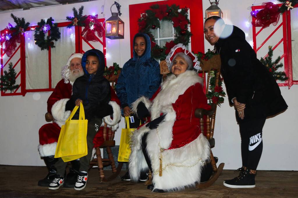The Renton Chamber of Commerce offered a good old fashioned Santa and Mrs. Claus photo shoot. Photo by Bailey Jo Josie/Sound Publishing.