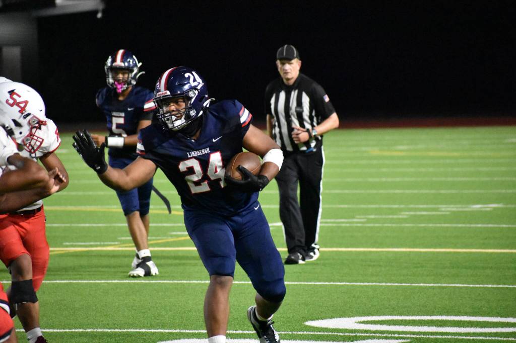 Lindberghs Dameon Ellis stiff arms a Renton defender. Ben Ray / The Reporter