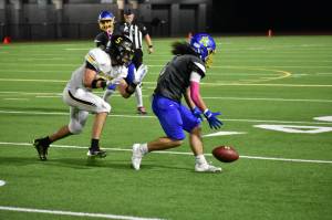A Hazen receiver drops a pass against Inglemoor. Ben Ray / The Reporter