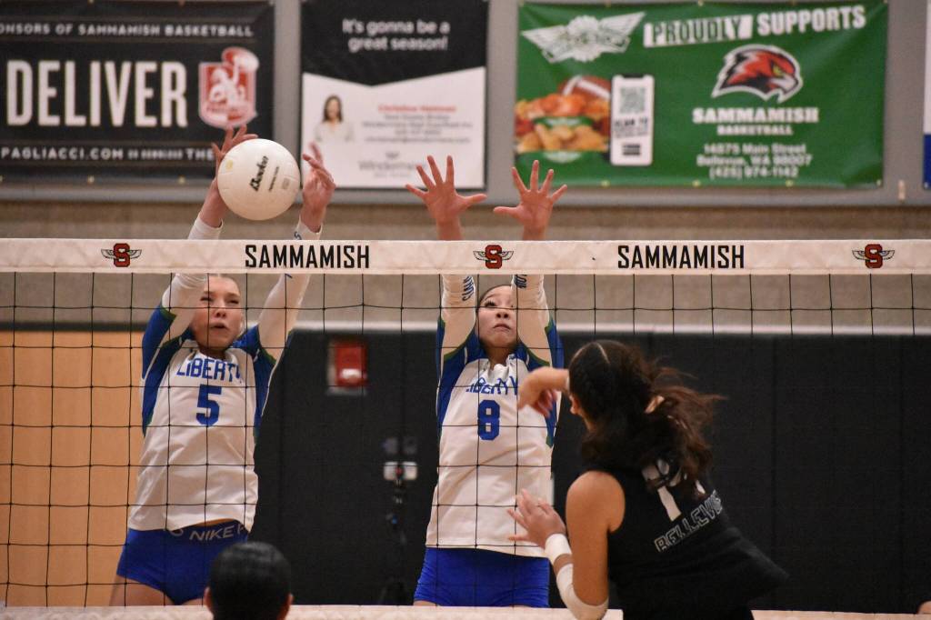 Avery Bange makes a block against Bellevue at Sammamish High School. Ben Ray / The Reporter