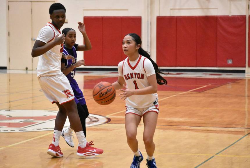 <p>Khloe Mallary dribbles the basketball for Renton. Ben Ray / The Reporter</p>