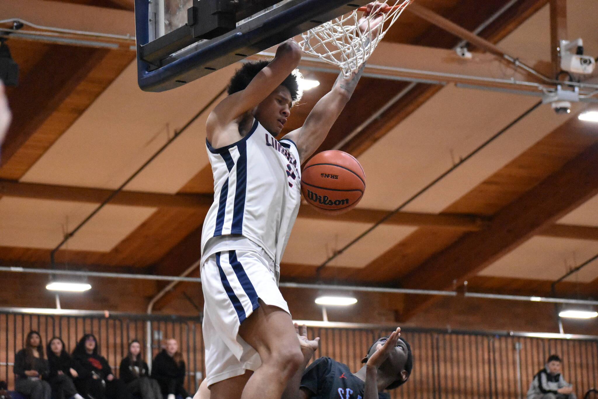 Lindbergh survives in district tournament vs. Chief Sealth