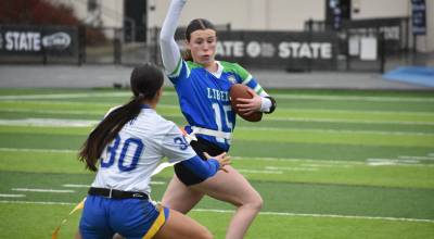 Kayden Carlisle tries to avoid a tackler from Seattle Prep. Ben Ray / The Reporter