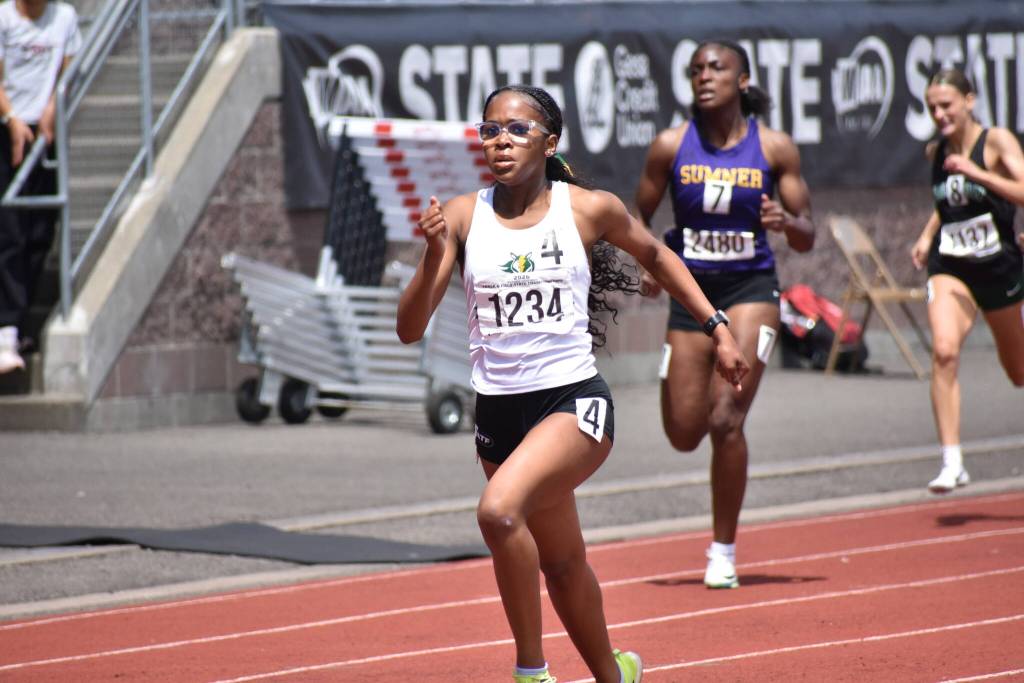 Kentridge freshman Chloe Williams down the final stretch of the 400. Ben Ray / Sound Publishing