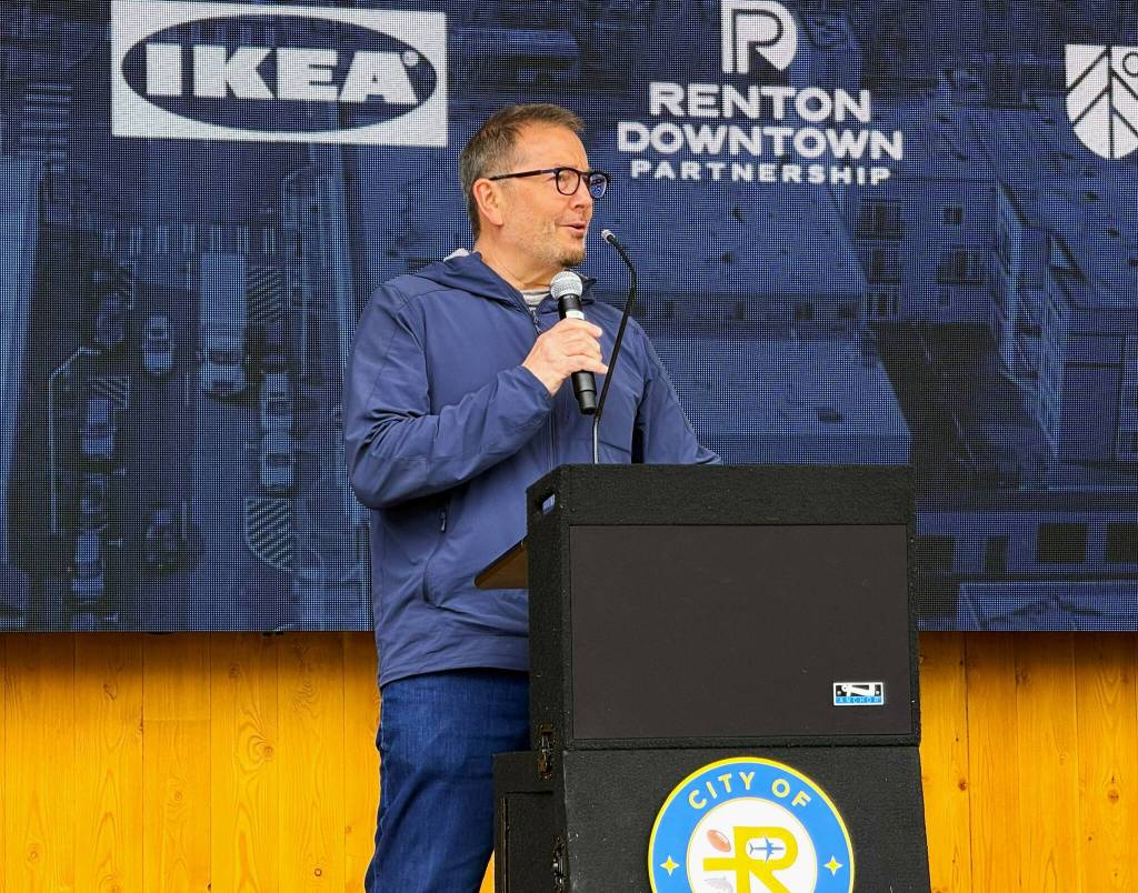 Renton Mayor Armondo Pavone thanks all that were involved in the revitalization of the downtown space.